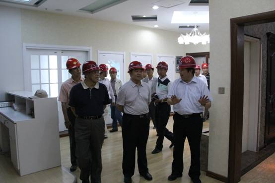 青海省經(jīng)濟委員會黨組書記、主任，省國資委  黨委副書記、副主任吳海昆實地考察物產(chǎn)集團重點項目