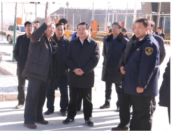 省委副書記、省長郝鵬視察青海曹家堡保稅物流中心