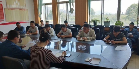 學(xué)習(xí)宣傳貫徹團(tuán)的十八大精神熱潮向基層一線延伸