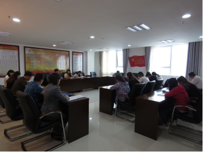 領(lǐng)會精神實質(zhì)，迅速掀起學(xué)習(xí)宣傳貫徹團(tuán)的十八大精神熱潮